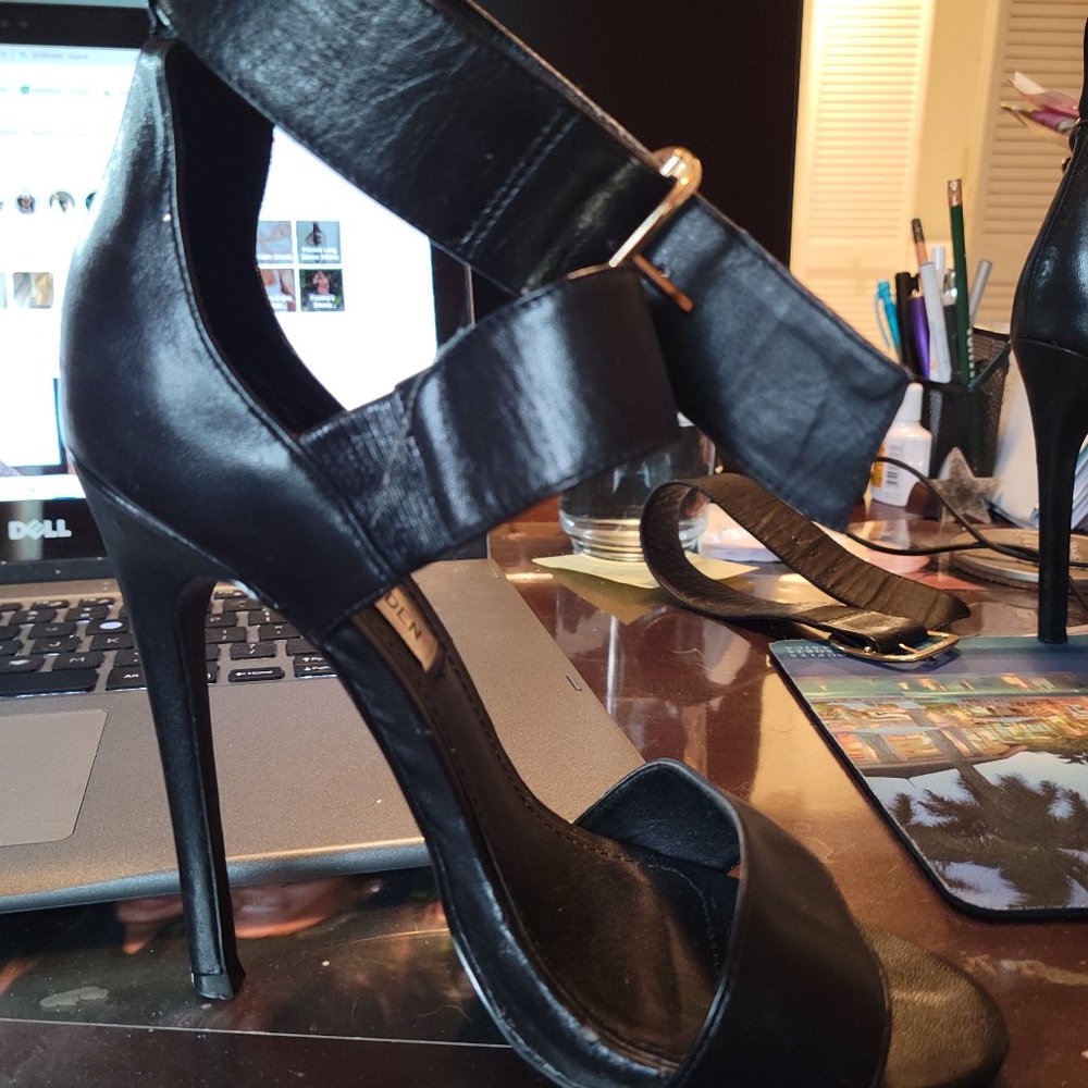 BLACK STEVE MADDEN PUMO